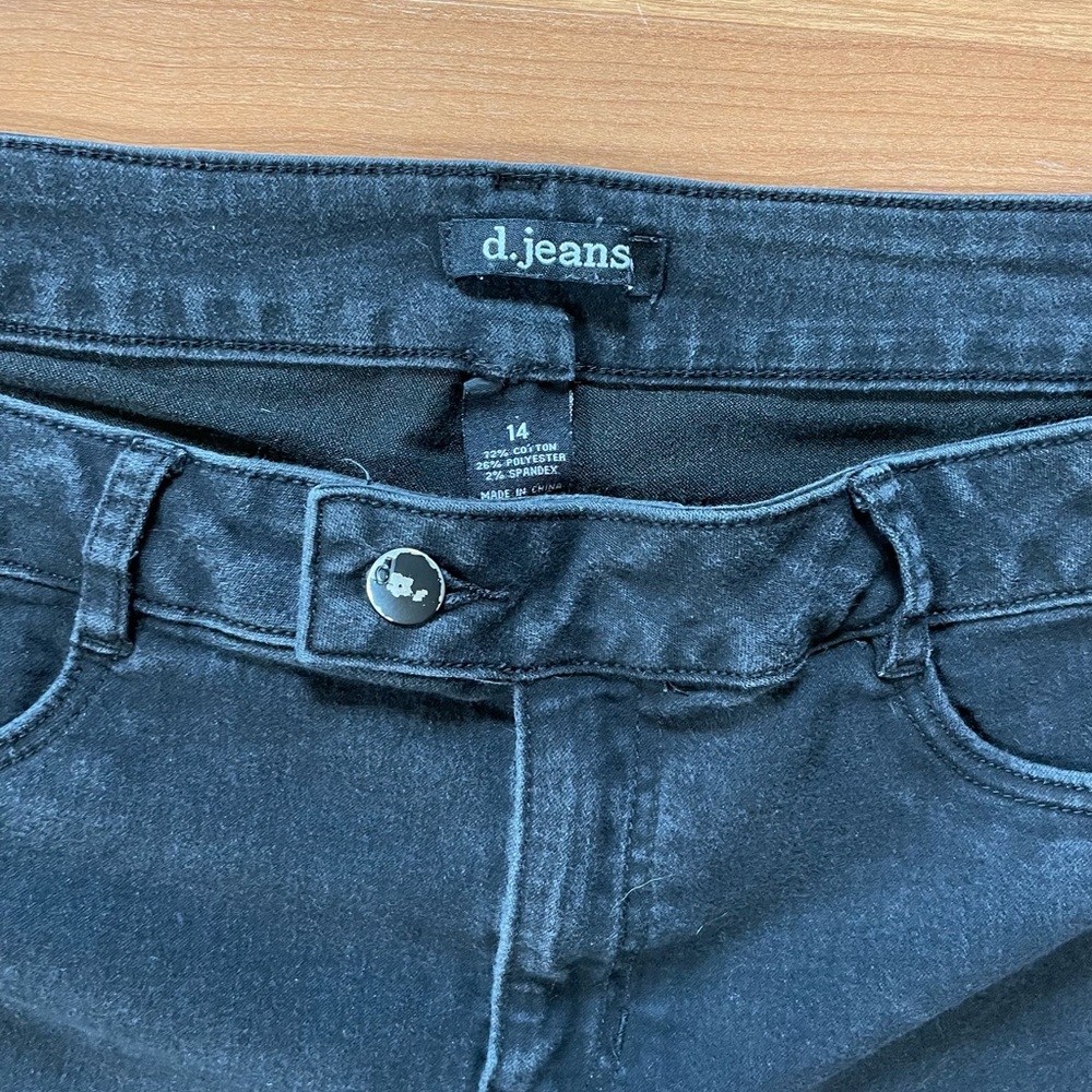 d. jeans black jean shorts size 14. - Picture 3 of 6